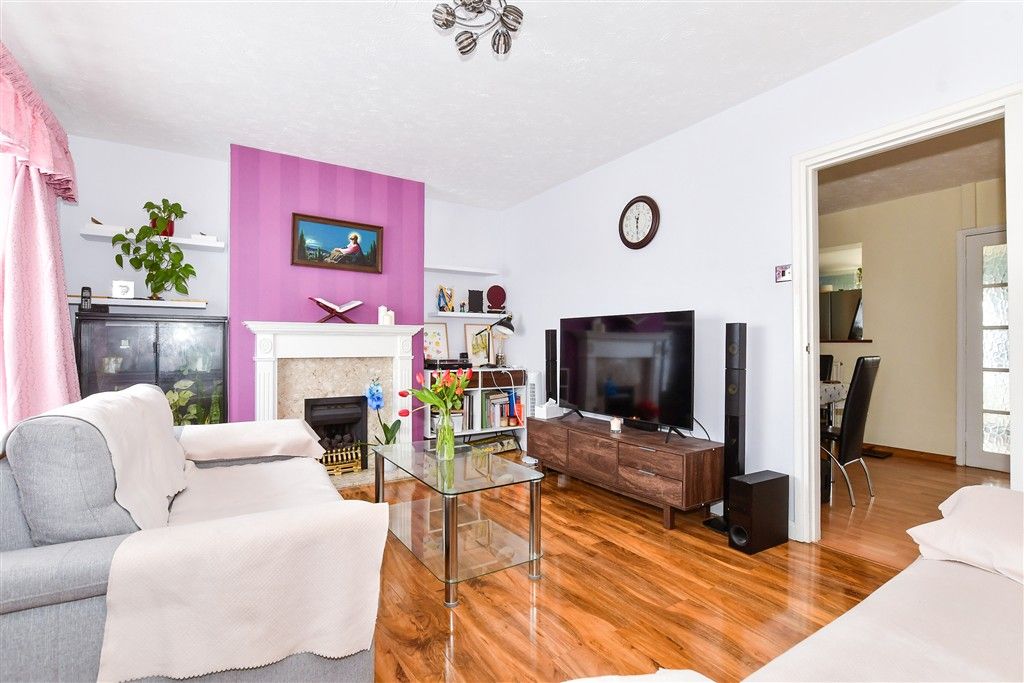 Property photo 1 of 14 Lounge