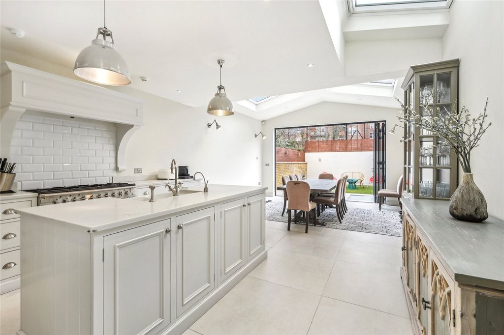 Property photo 1 of 18 Kitchen