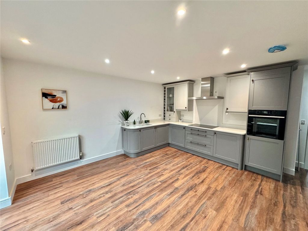 Property photo 3 of 11 Picture No. 10
