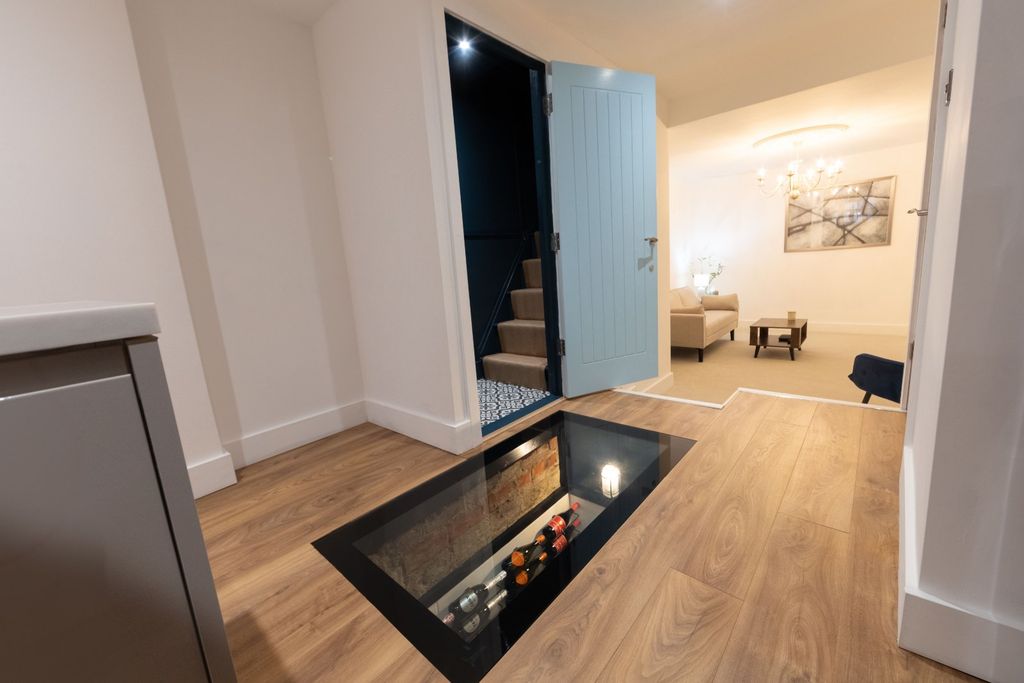 Property photo 3 of 24 Picture 3