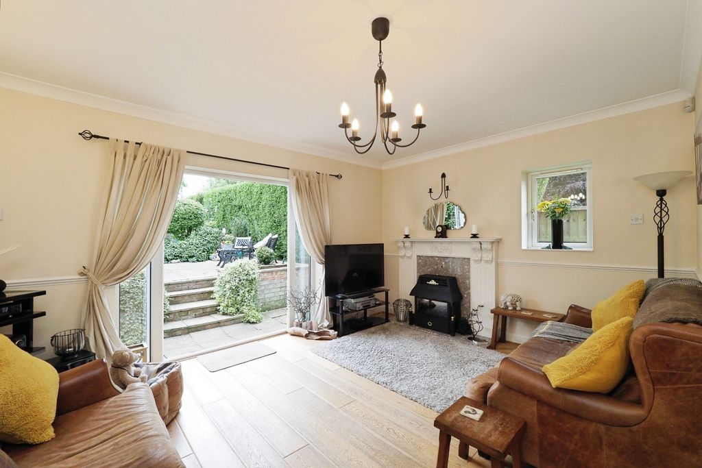 Property photo 3 of 20 Lounge