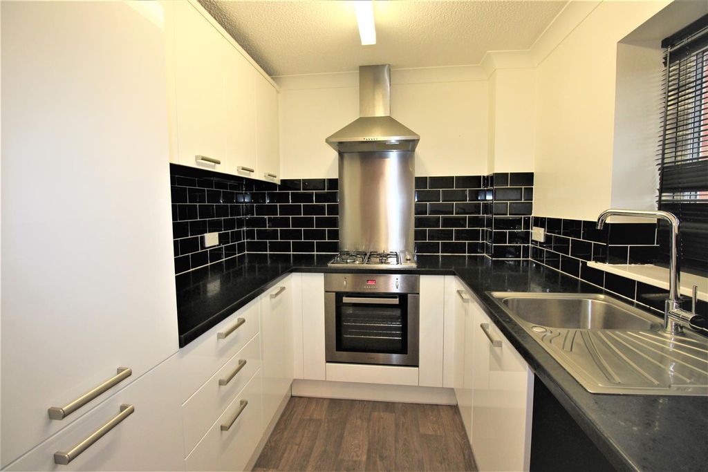 Property photo 2 of 5 2 - Kitchen.Jpg