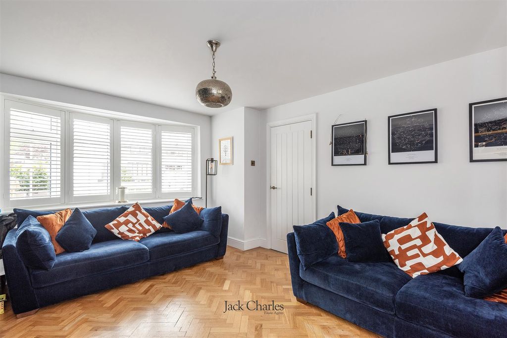 Property photo 3 of 20 8 Ashden Walk, Tn10 3Rl 004.Jpg