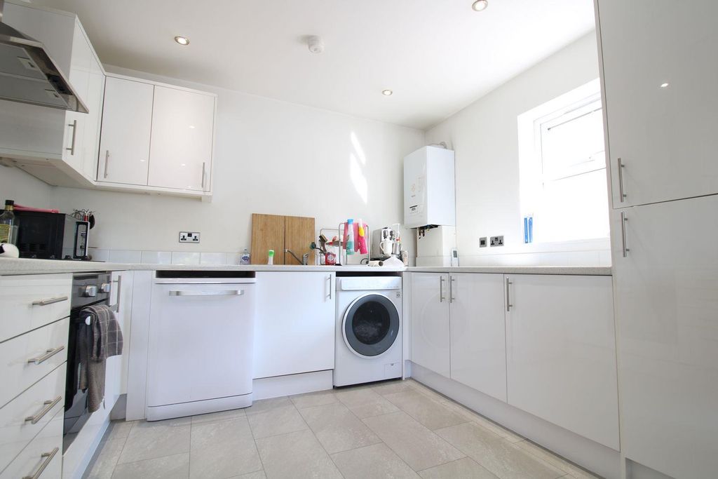 Property photo 3 of 7 Kitchen