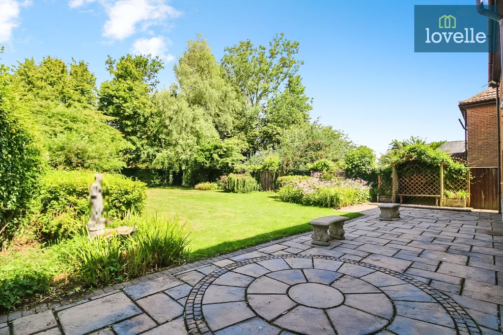 Property photo 2 of 33