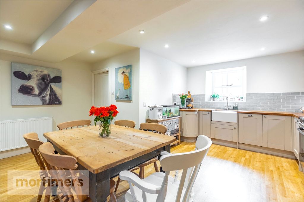 Property photo 2 of 23 Dining Kitchen