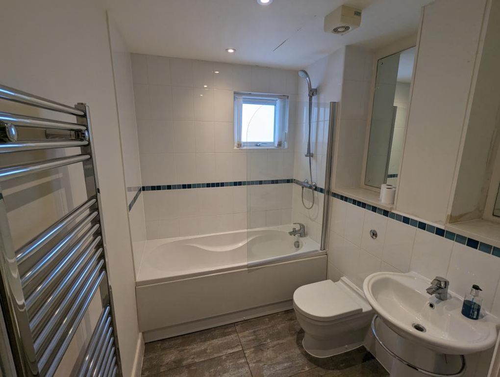 Property photo 3 of 12 Kitchen