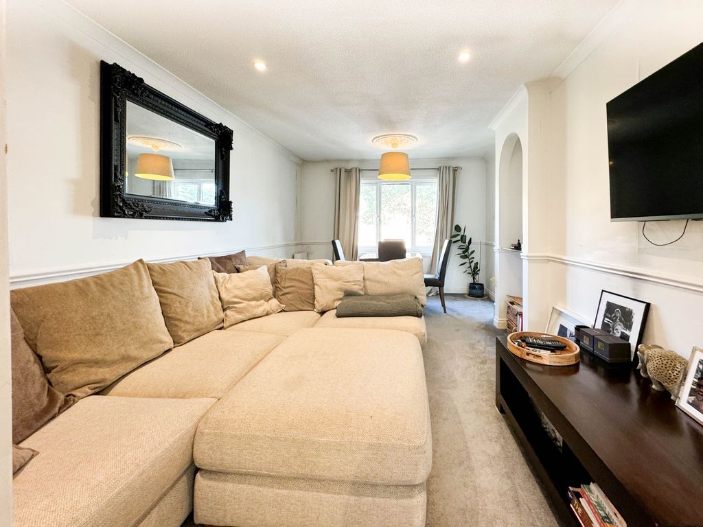 Property photo 2 of 12 d