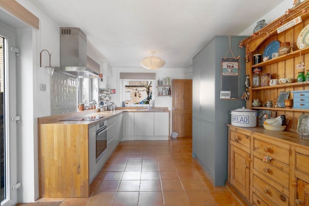 Property photo 2 of 18