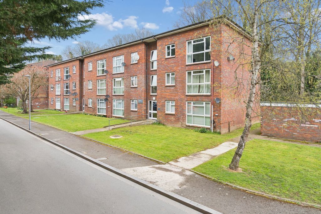 Property photo 1 of 8