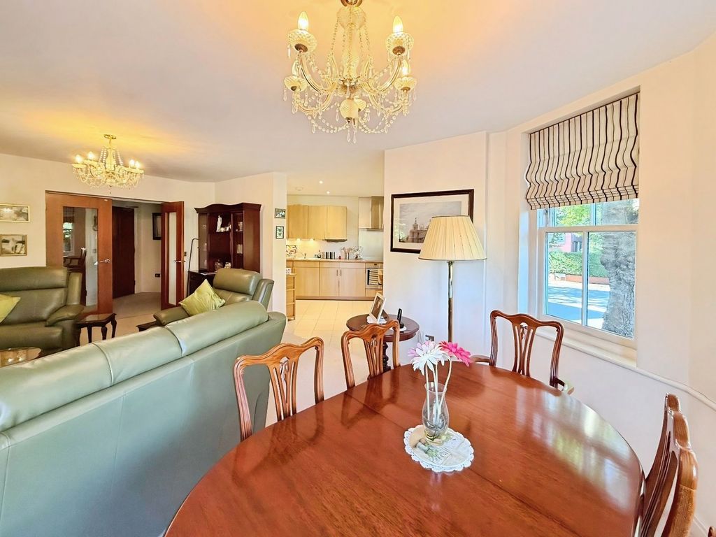 Property photo 2 of 21 Picture No. 14