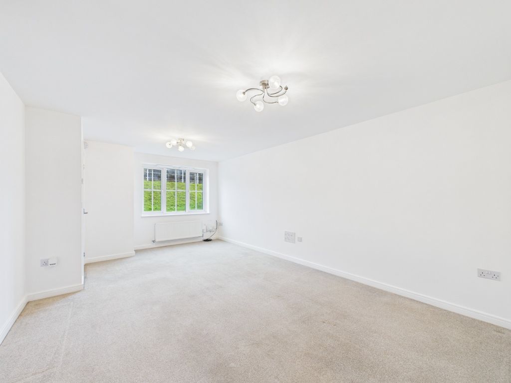 Property photo 3 of 12 4552314