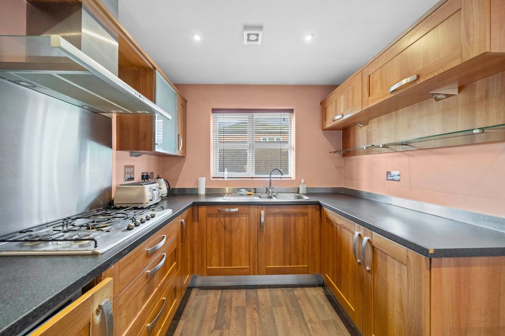 Property photo 3 of 25