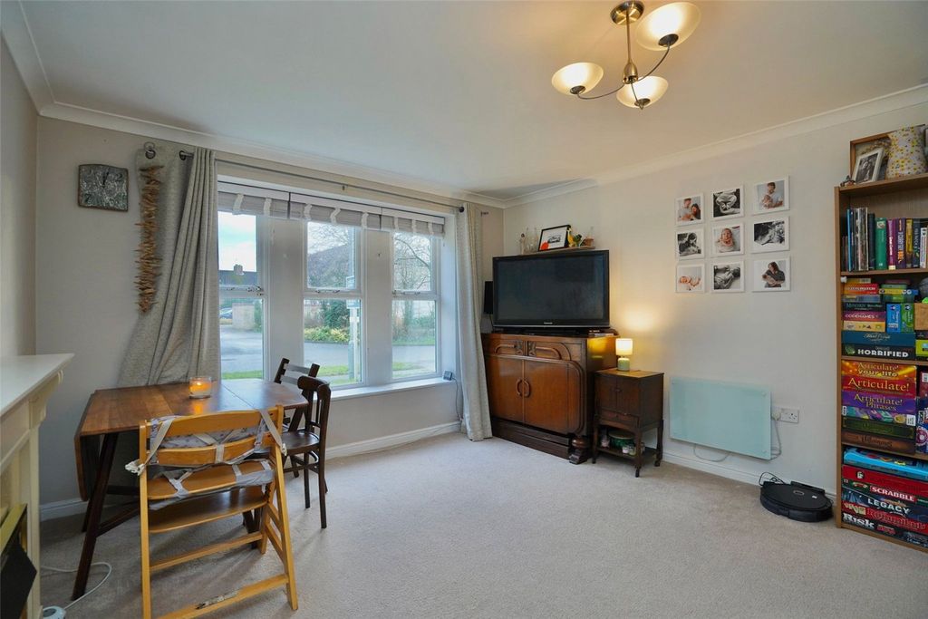 Property photo 2 of 10 Lounge