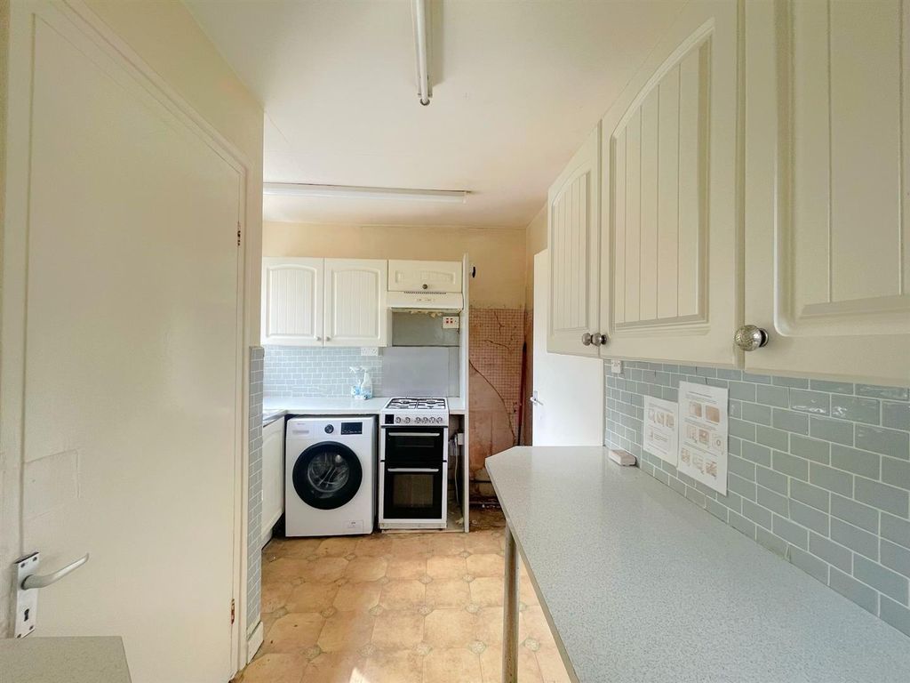 Property photo 3 of 12 Kitchen