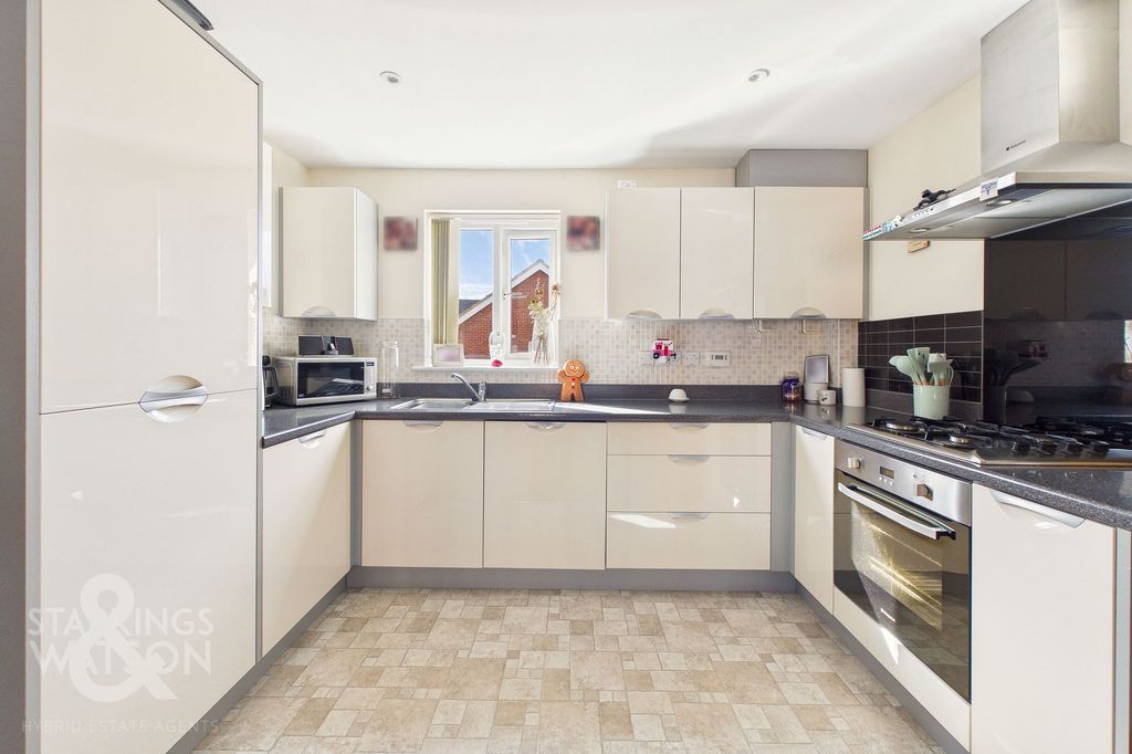 Property photo 3 of 18