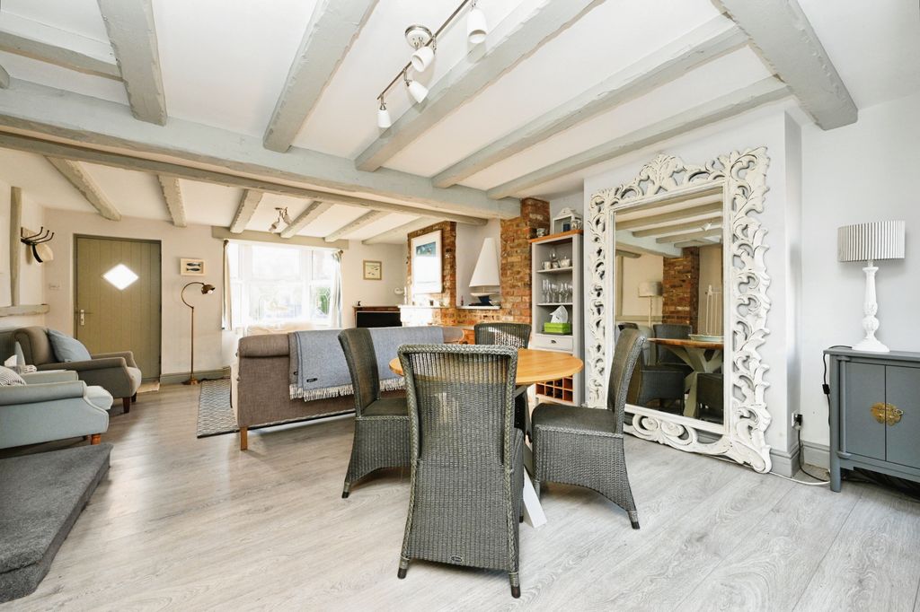 Property photo 2 of 17 Lounge/Diner