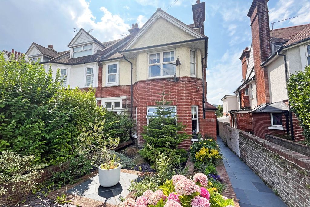 Property photo 1 of 18