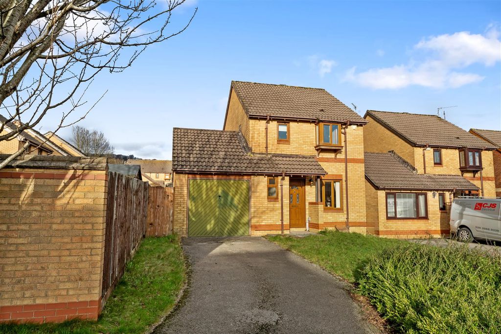 Property photo 1 of 33 Single Clos Y Fran (7).Jpg