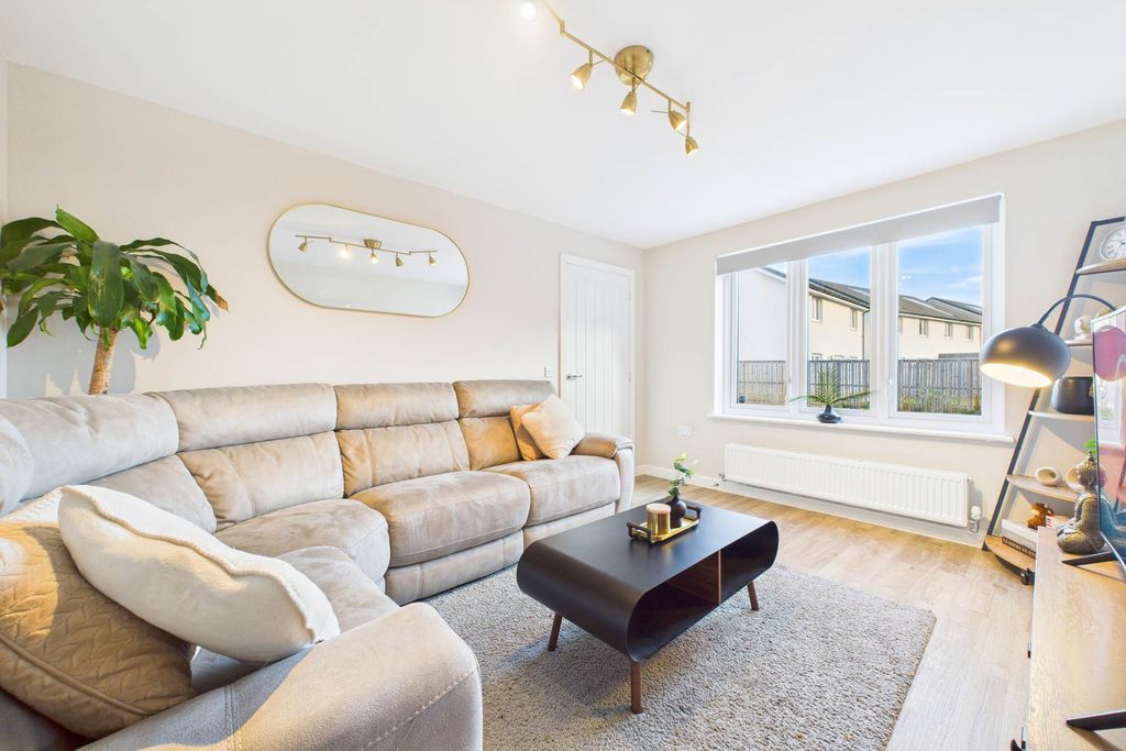 Property photo 3 of 25