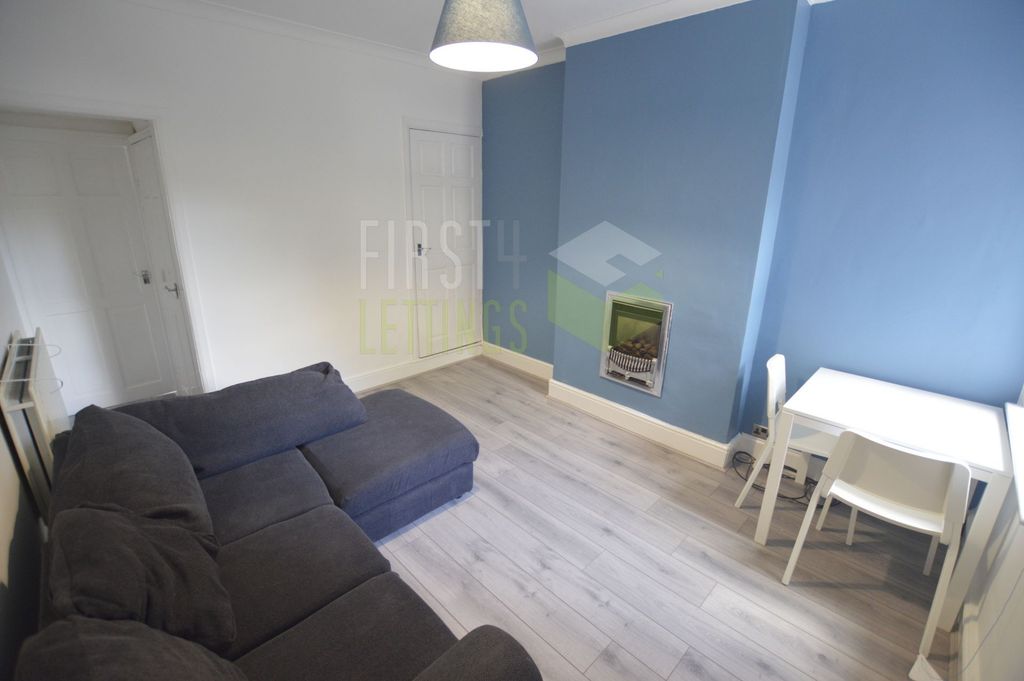 Property photo 1 of 10 Living Room