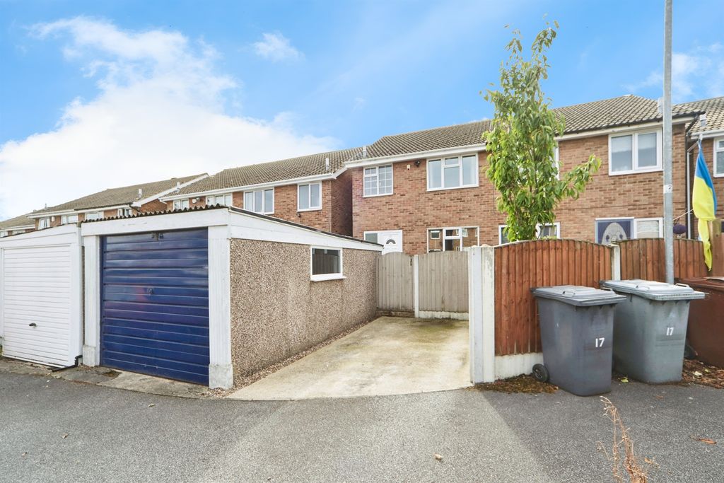Property photo 2 of 17