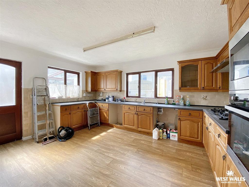 Additional image 5 of 4 bed end terrace house for saleGolden Hill Road, Pembroke SA71