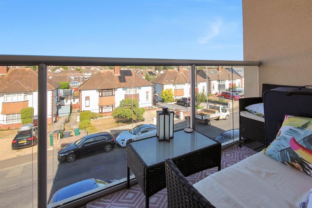 Property photo 3 of 7 Balcony