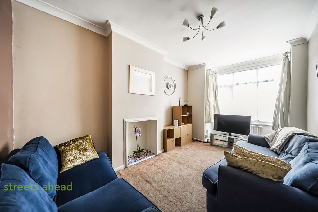 Property photo 2 of 20 F5d2d9E0-20A6-421...