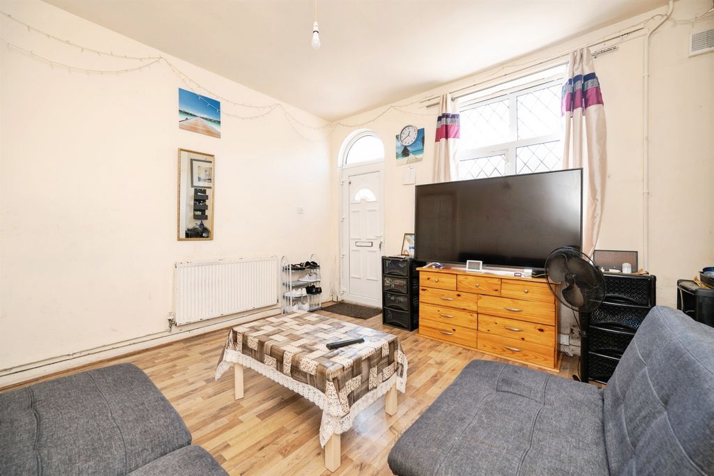 Property photo 2 of 12