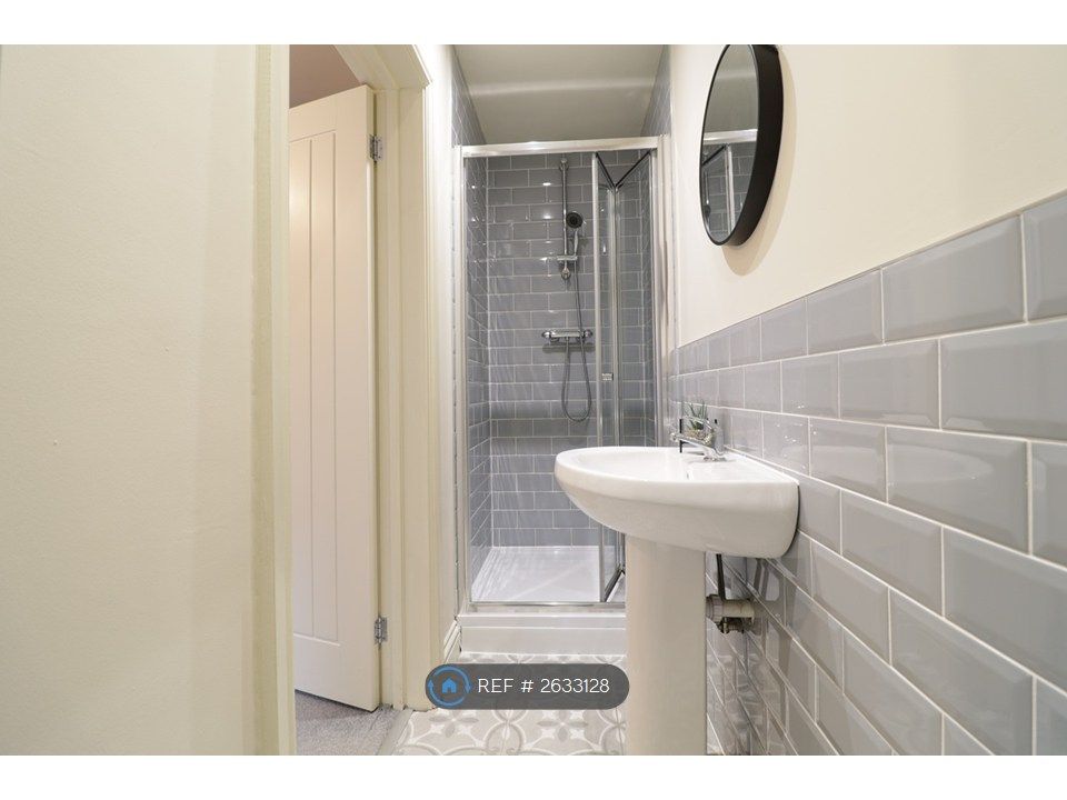 Property photo 3 of 14 Ensuite 4 Room_Bathroom_1