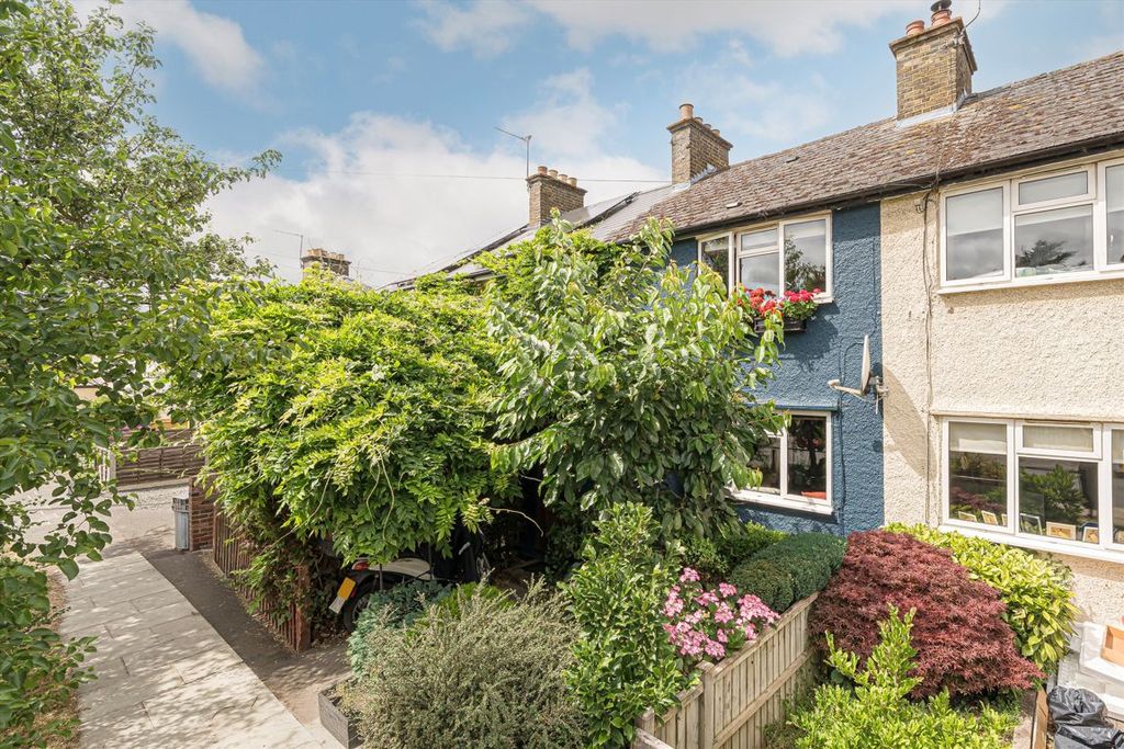 Property photo 1 of 12
