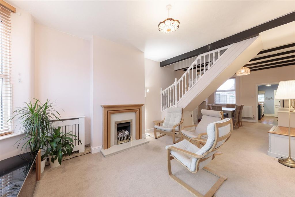 Property photo 2 of 15 Living B.Jpg