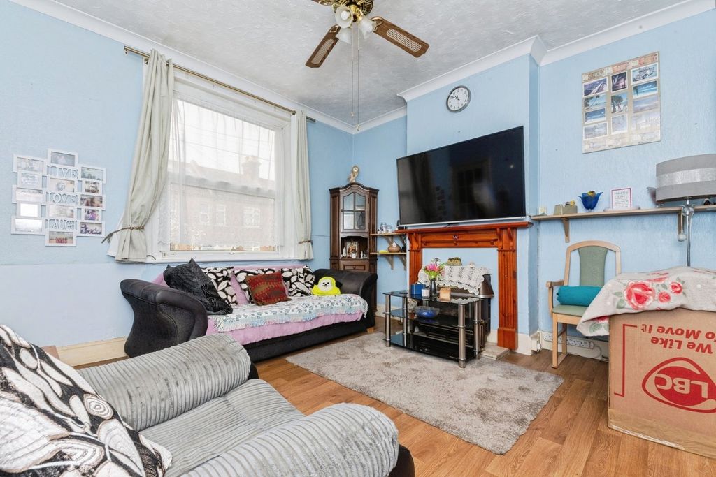 Property photo 3 of 14