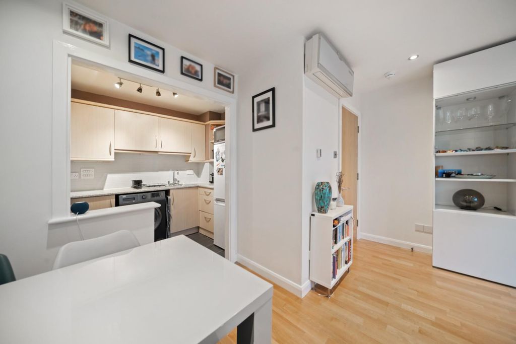 Property photo 2 of 12 Skyline Plaza 5.Jpg