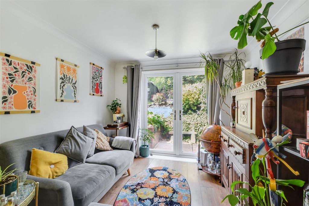 Property photo 2 of 34 Sitting_1.Jpeg