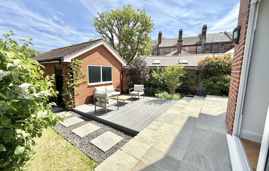 Property photo 1 of 16