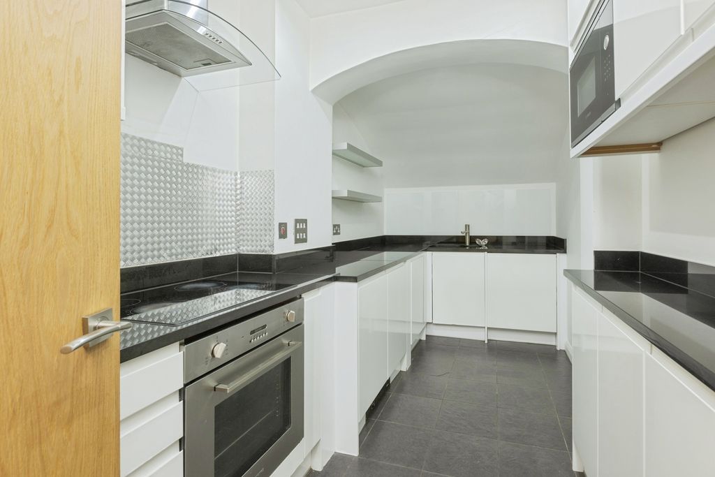 Property photo 3 of 23 Pbox-Img.Jpg