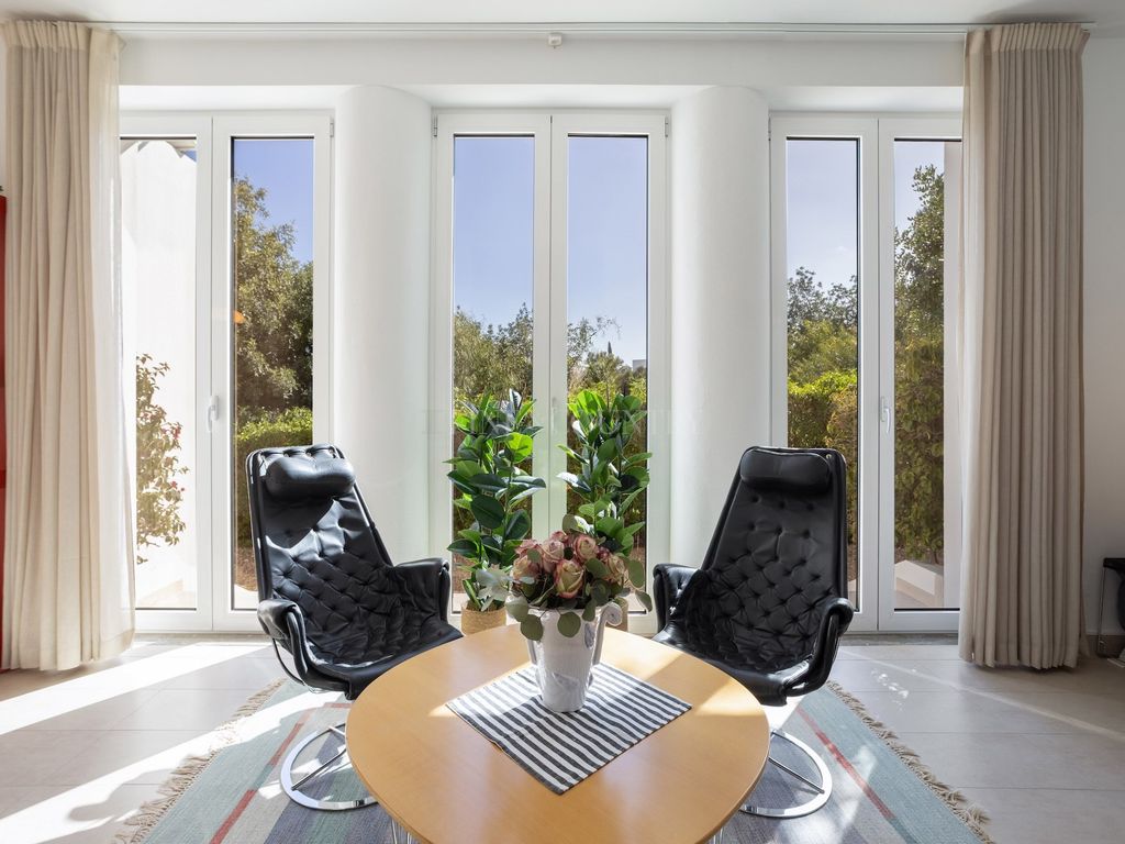 Property photo 2 of 30