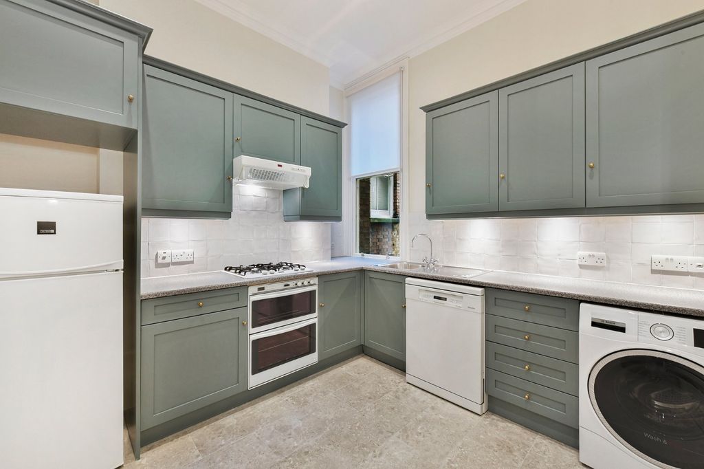 Property photo 3 of 13 Kitchen