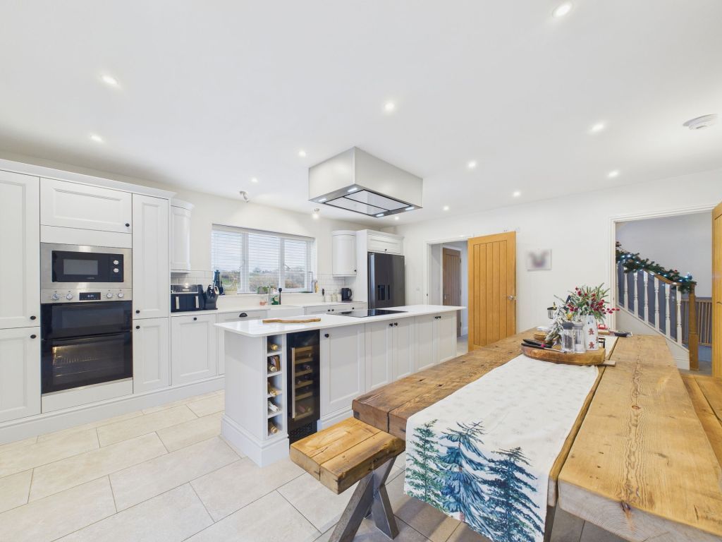 Property photo 3 of 25