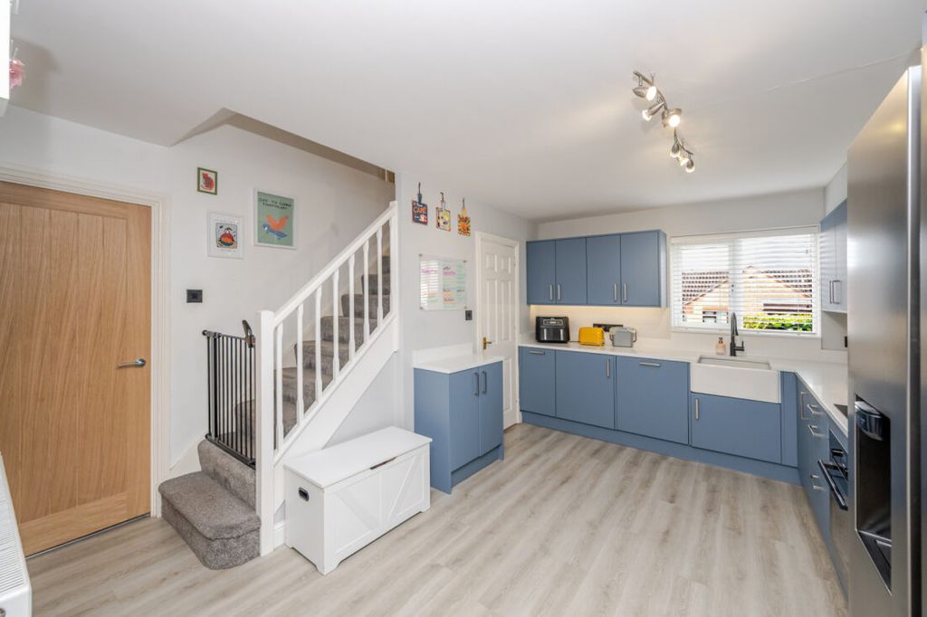 Property photo 3 of 22 Kitchen