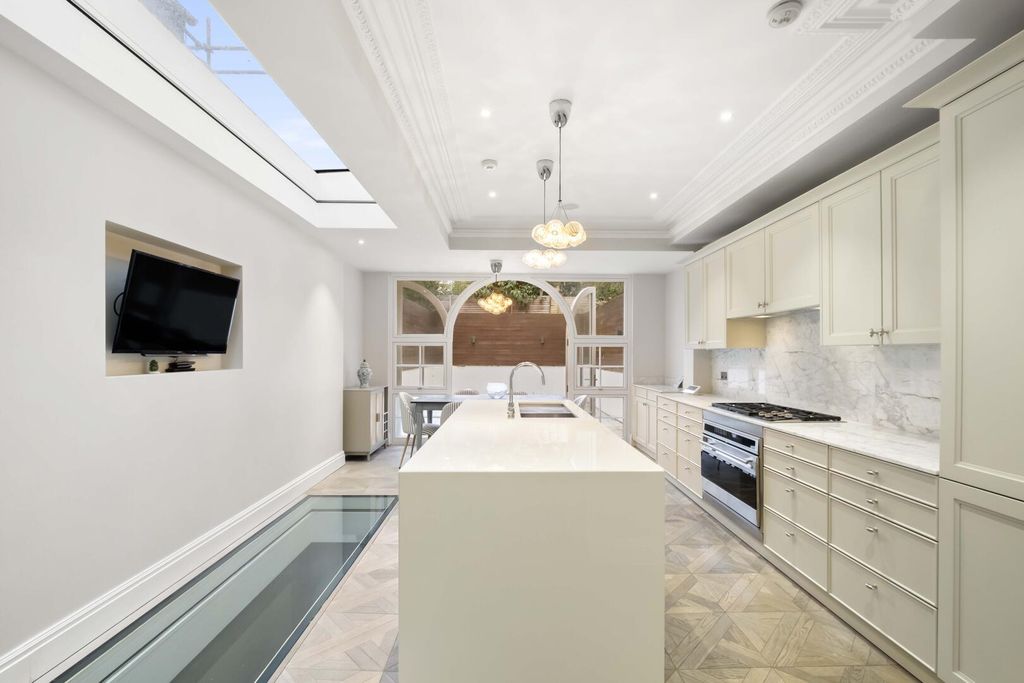 Property photo 3 of 18 Kitchen/Breakfast Room