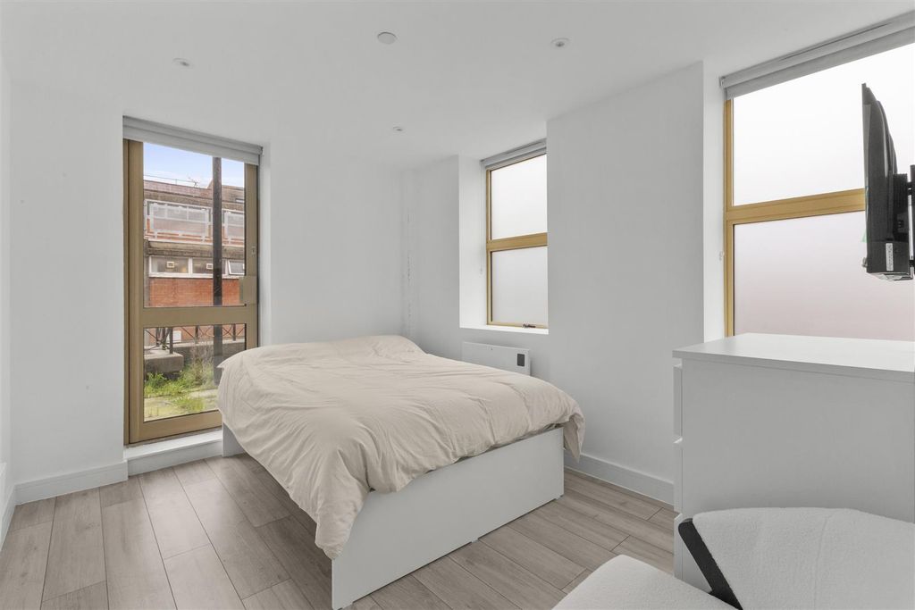 Property photo 1 of 5 Bedroom