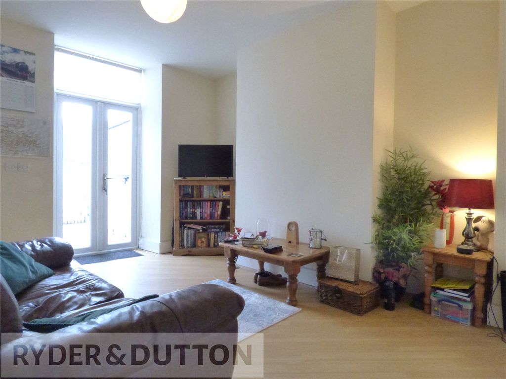 Property photo 2 of 14 Lounge