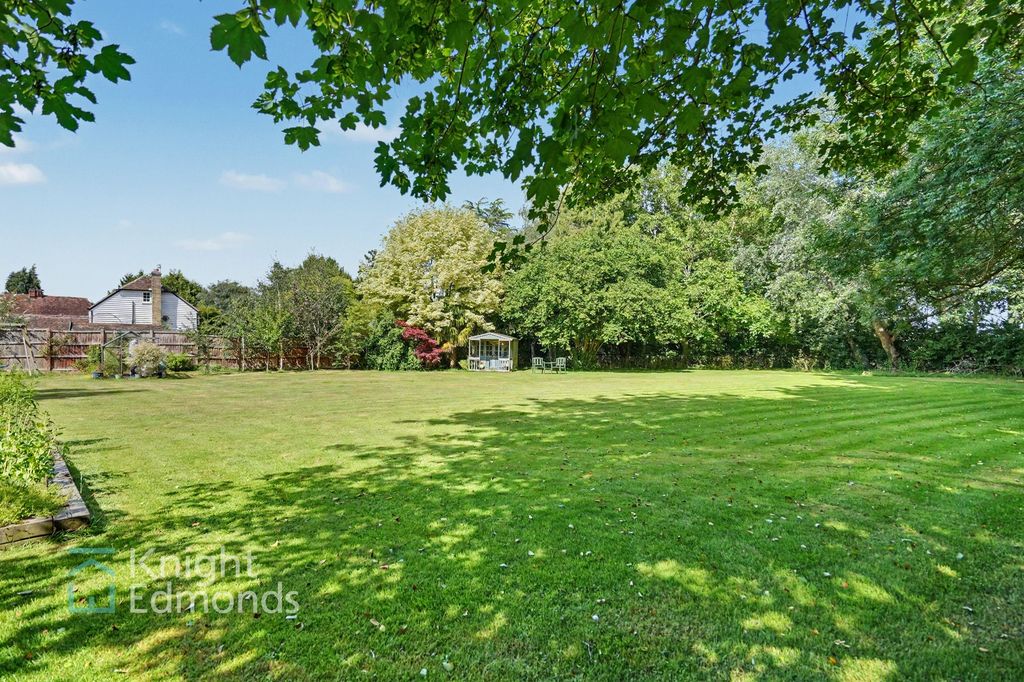 Property photo 2 of 34 Garden