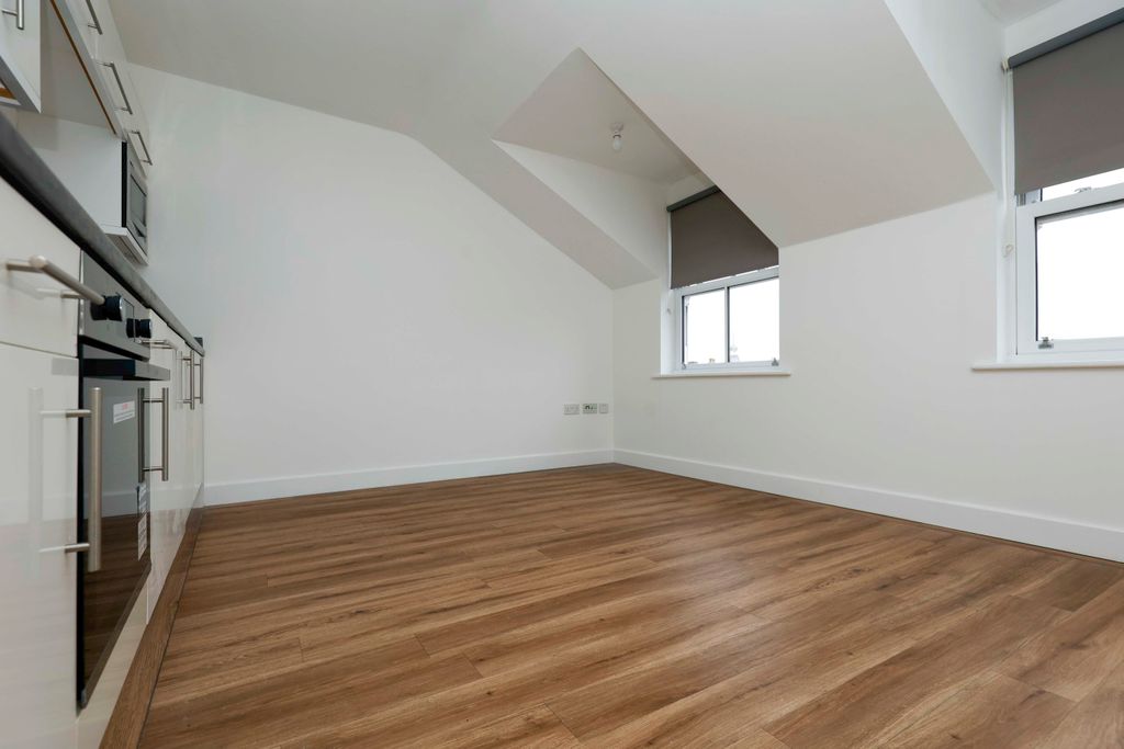 Property photo 3 of 8 Flat 15 The Bank 3