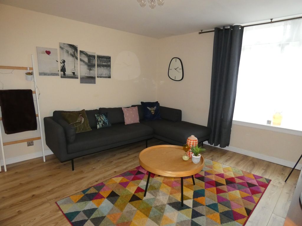 Property photo 3 of 12 Lounge