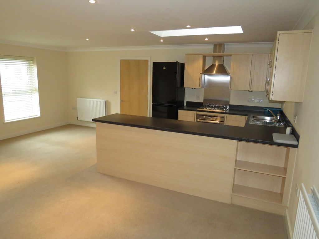 Property photo 2 of 10 Kitchen