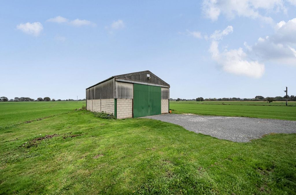 Property photo 3 of 22 1370815-18-68F267B6c6B55.Jpg